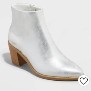 Women's Malby Low Shaft Heeled Boots - Universal Thread™
NWT